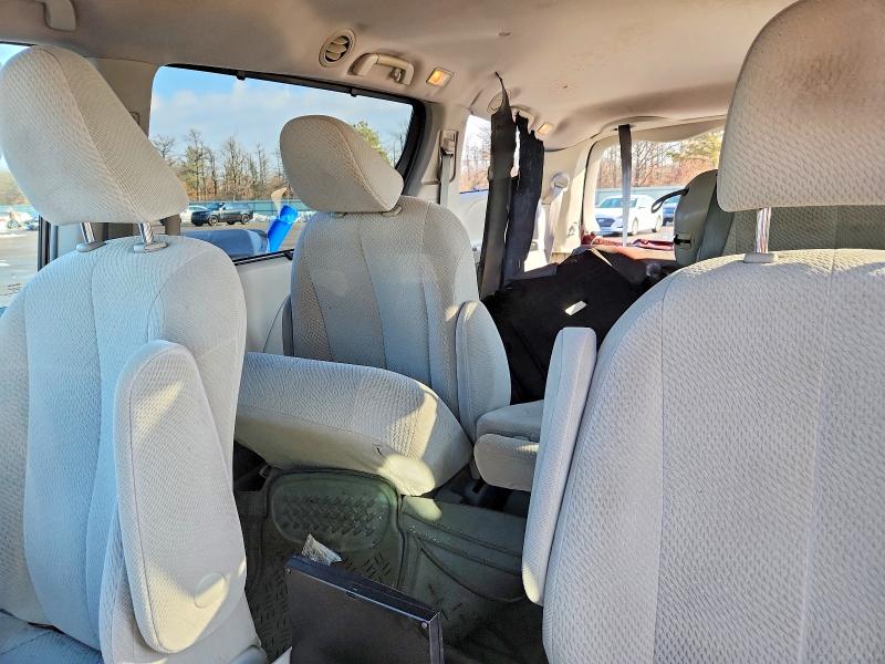 Photo 10 from auction – 2013 TOYOTA SIENNA with VIN 5TDKK3DC4DS285135