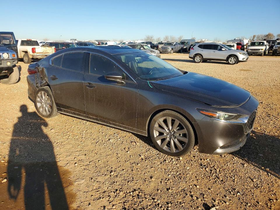 Photo 4 from auction – 2019 MAZDA 3 with VIN JM1BPACM4K1100057
