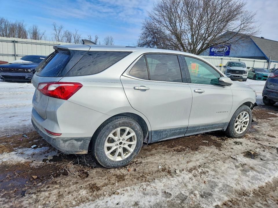 Photo 3 from auction – 2018 CHEVROLET EQUINOX with VIN 2GNAXJEV4J6257270