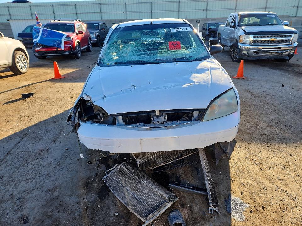 Фото 5 с аукциона – 2005 FORD FOCUS с VIN 3FAFP31N25R141313
