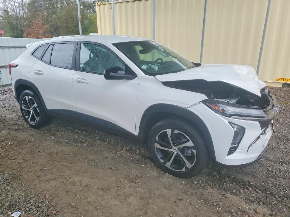 Photo 4 from auction – 2024 CHEVROLET TRAX 1RS with VIN KL77LGE24RC210070