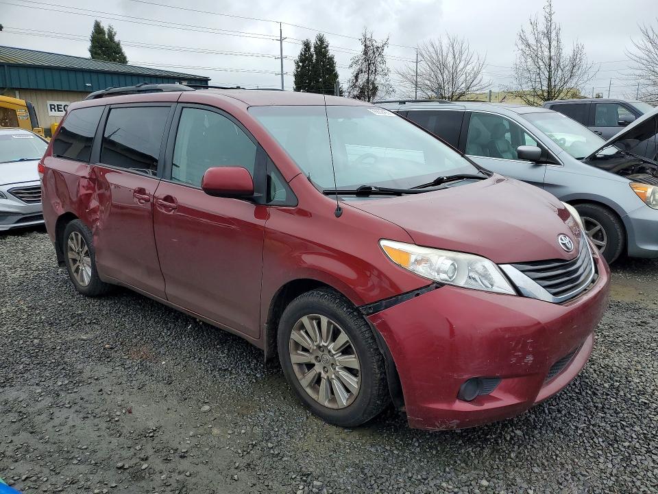 Photo 4 from auction – 2014 TOYOTA SIENNA with VIN 5TDJK3DC5ES082302