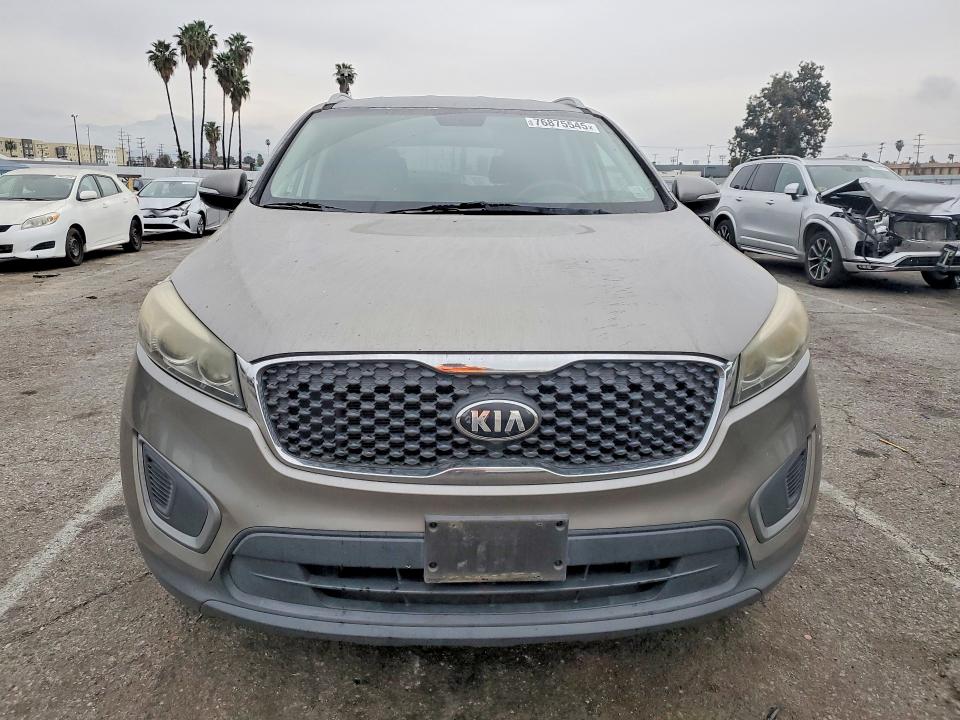 Photo 5 from auction – 2016 KIA SORENTO LX with VIN 5XYPG4A56GG077228