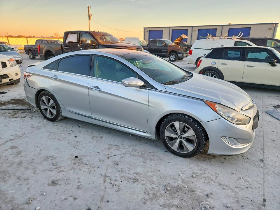 Photo 4 from auction – 2011 HYUNDAI SONATA HYB with VIN KMHEC4A40BA018075
