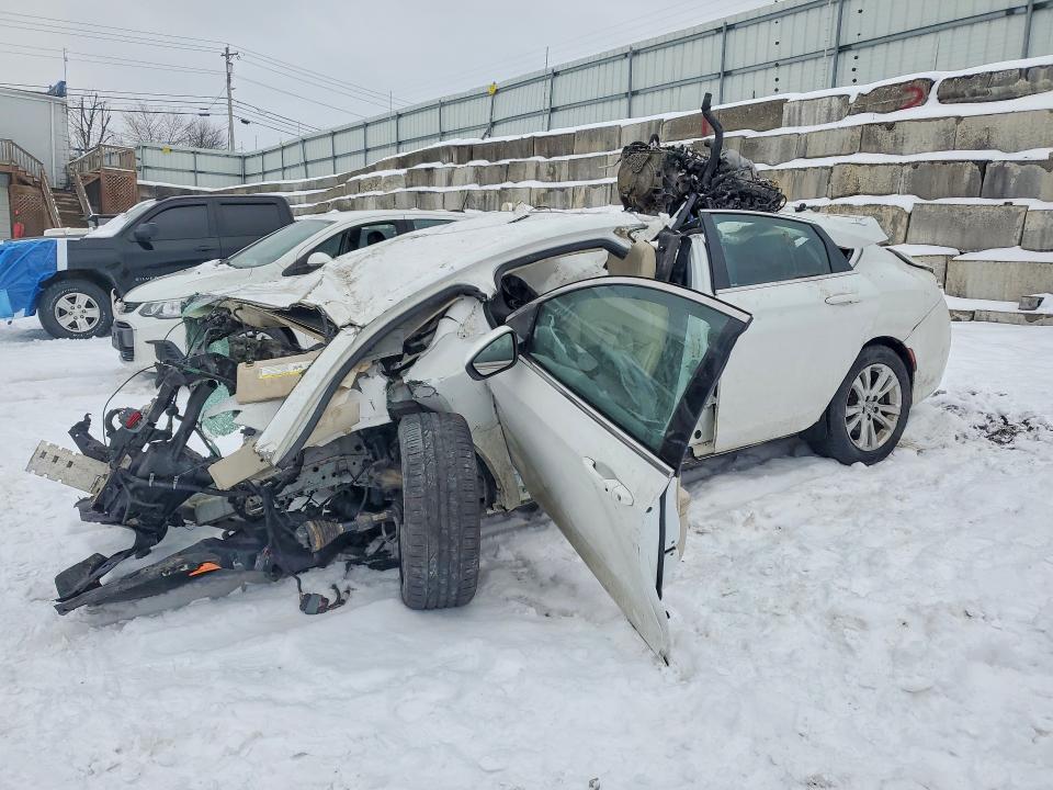 CHRYSLER 200 2015 with VIN 1C3CCCAB5FN652571 - Photo from auction