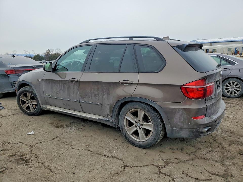 Photo 2 from auction – 2011 BMW X5 XDRIVE3 with VIN 5UXZW0C54BL657834