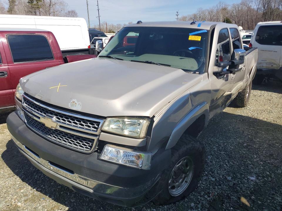 CHEVROLET SILVERADO 2005 with VIN 1GCHK23205F970960 - Photo from auction