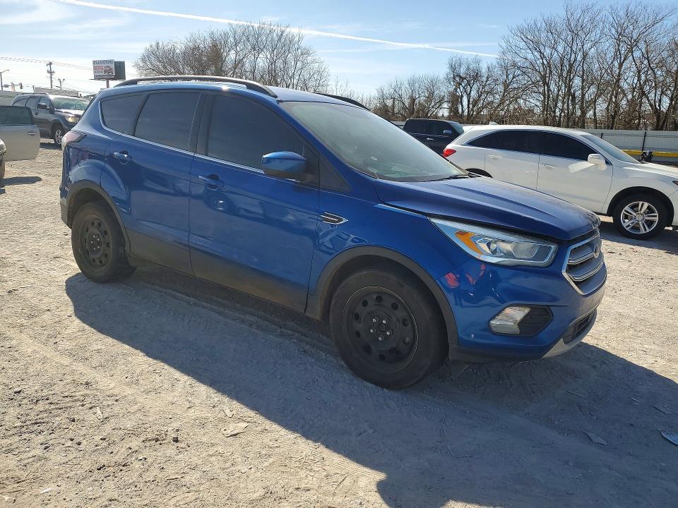 Photo 4 from auction – 2017 FORD ESCAPE with VIN 1FMCU0GD2HUC64752