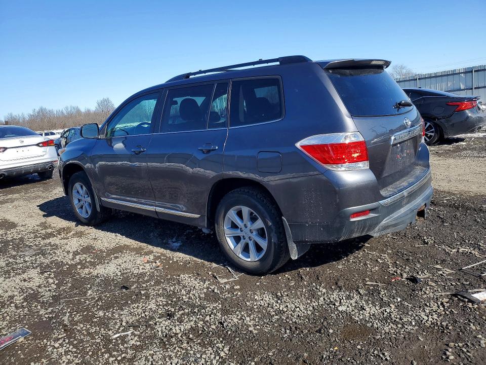 Фото 2 с аукциона – 2013 TOYOTA HIGHLANDER с VIN 5TDBK3EH3DS184985