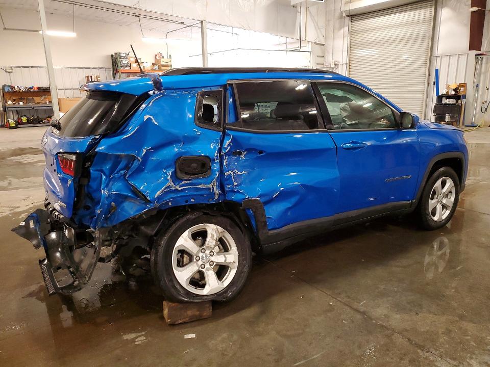 Photo 3 from auction – 2019 JEEP COMPASS with VIN 3C4NJDBB3KT690082