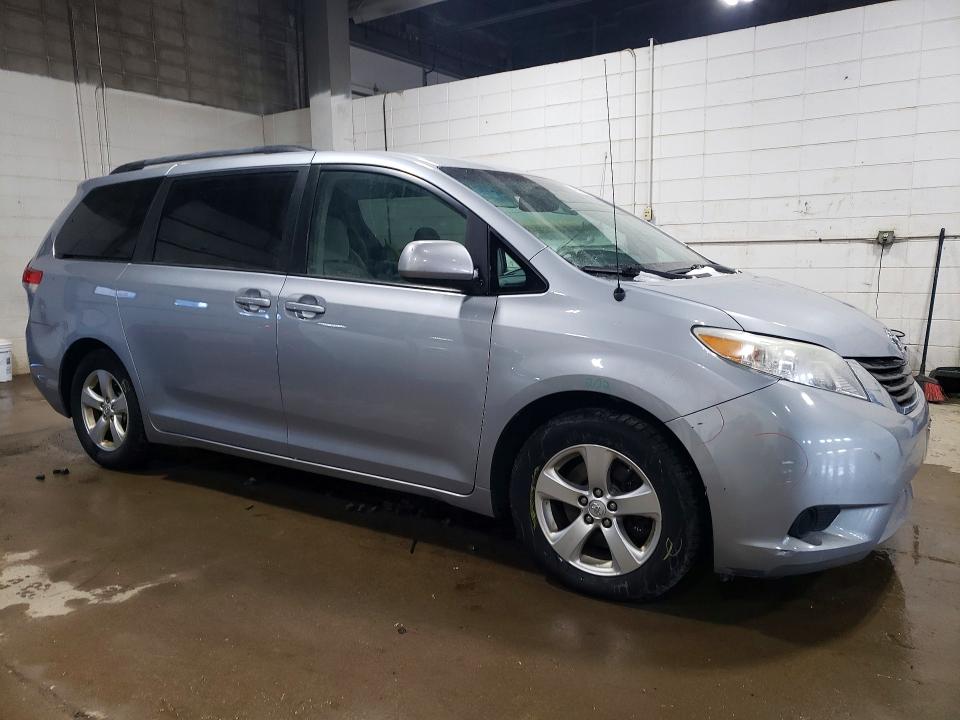 Photo 4 from auction – 2014 TOYOTA SIENNA LE with VIN 5TDKK3DC1ES454139