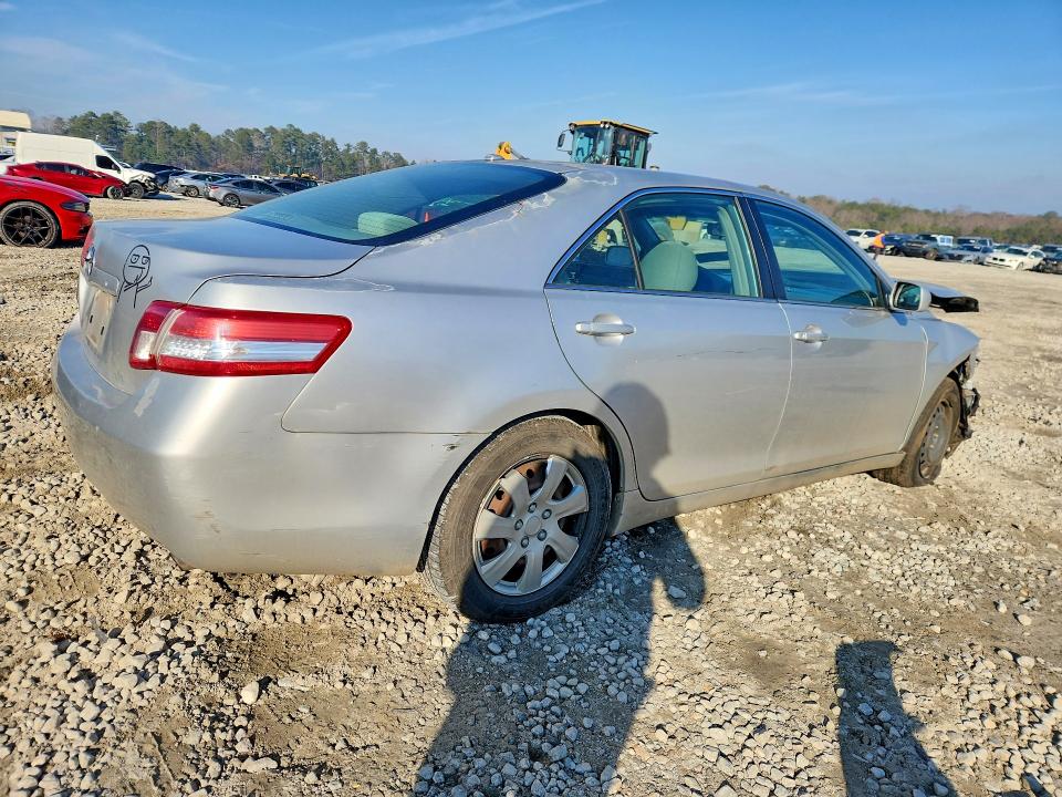 Photo 3 from auction – 2011 TOYOTA CAMRY with VIN 4T1BF3EK4BU660682