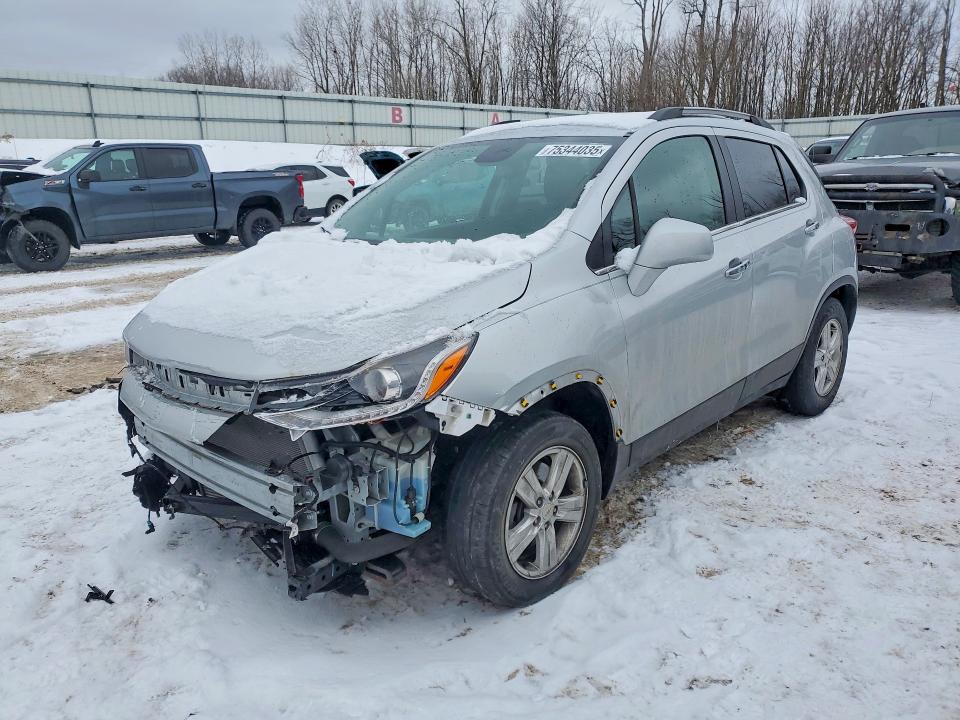 CHEVROLET TRAX 2018 with VIN KL7CJLSB7JB506812 - Photo from auction