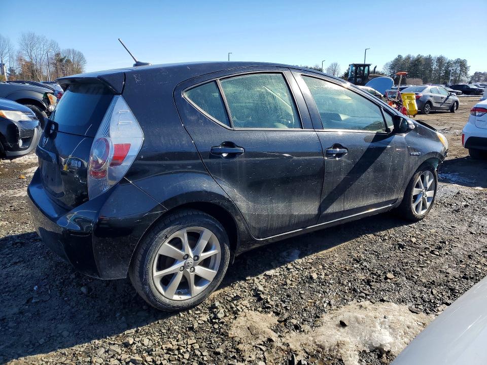 Photo 3 from auction – 2014 TOYOTA PRIUS C with VIN JTDKDTB31E1067651