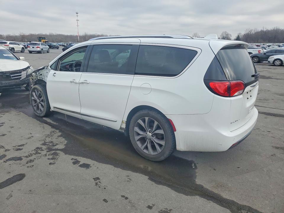 Photo 2 from auction – 2018 CHRYSLER PACIFICA with VIN 2C4RC1GG2JR252542