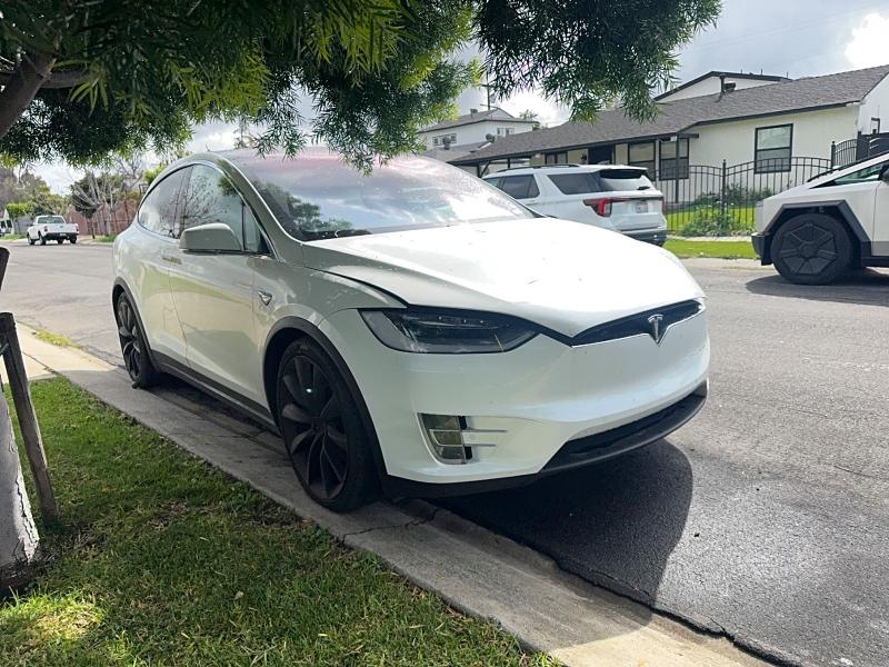 TESLA MODEL X 2017 with VIN 5YJXCDE48HF061148 - Photo from auction