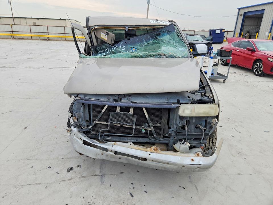 Photo 5 from auction – 2002 CHEVROLET SILVERADO with VIN 2GCEC19T721133863