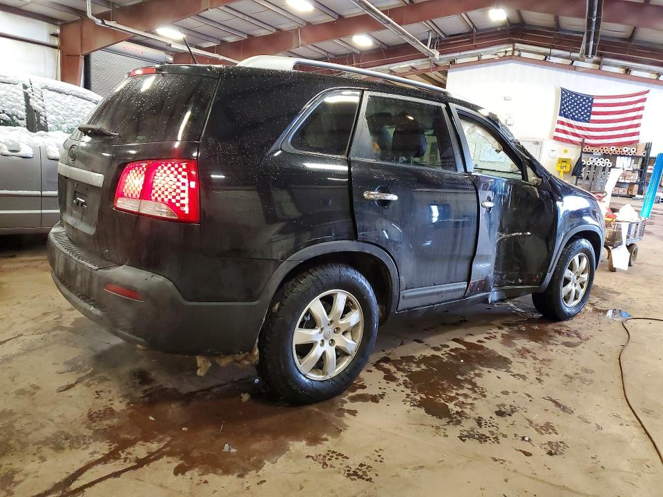 Photo 3 from auction – 2013 KIA SORENTO LX with VIN 5XYKT3A67DG316547