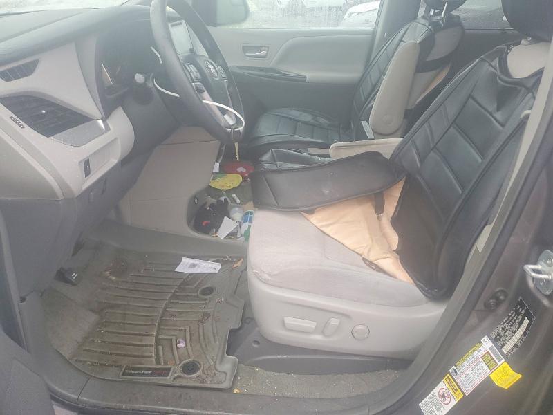 Photo 7 from auction – 2017 TOYOTA SIENNA with VIN 5TDKZ3DC9HS787334