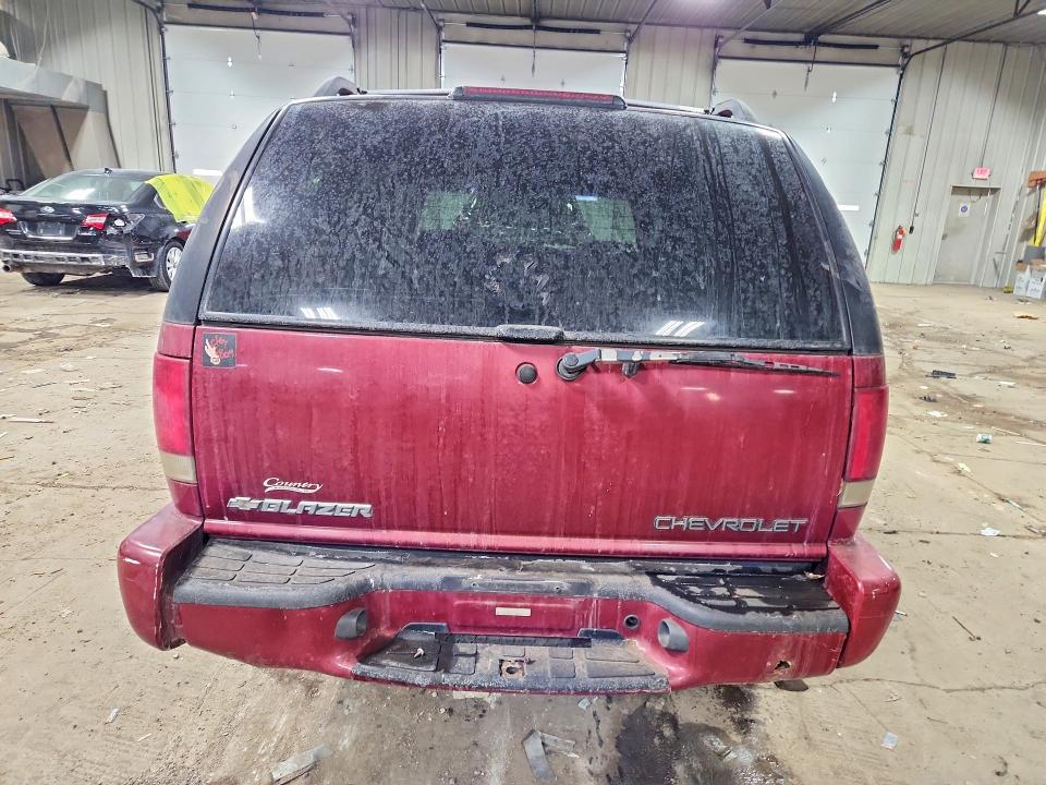 Photo 6 from auction – 2003 CHEVROLET BLAZER with VIN 1GNDT13X23K142874
