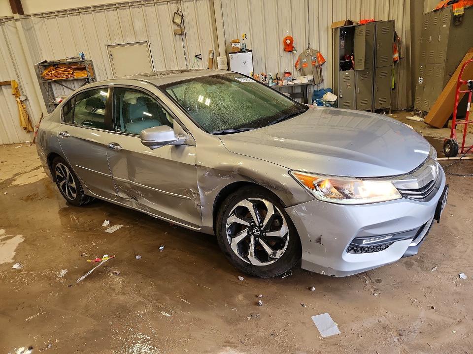 Photo 4 from auction – 2017 HONDA ACCORD with VIN 1HGCR2F83HA123598