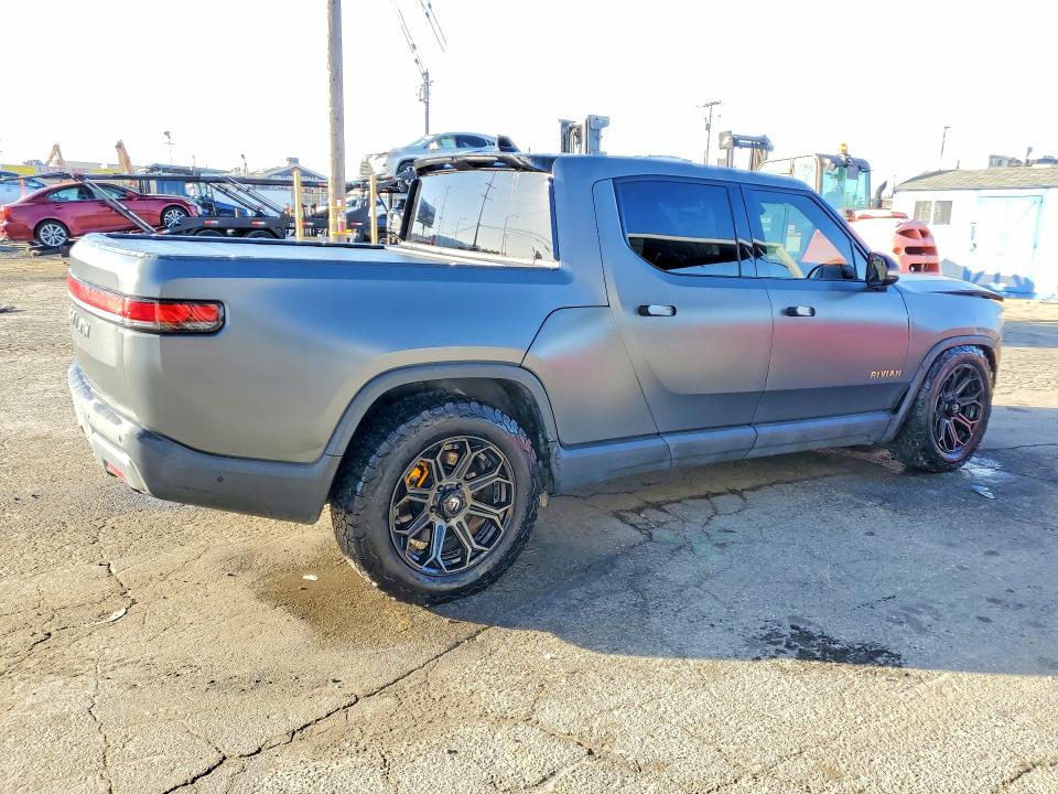 Photo 3 from auction – 2022 RIVIAN R1T ADVENT with VIN 7FCTGAAA8NN007692