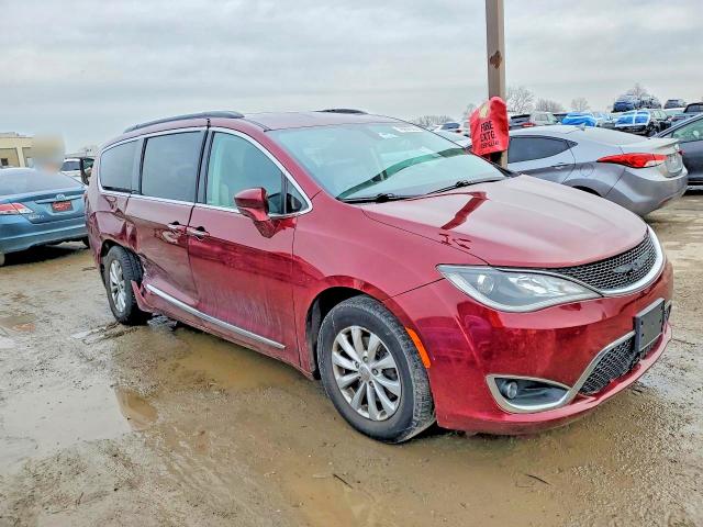 Photo 4 from auction – 2017 CHRYSLER PACIFICA with VIN 2C4RC1BG7HR583893