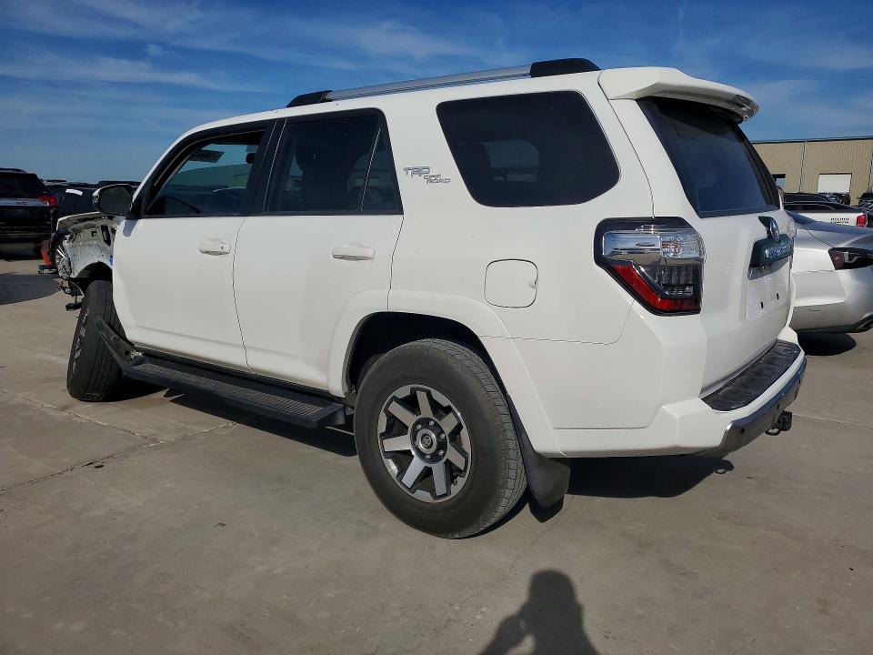 Photo 2 from auction – 2018 TOYOTA 4RUNNER with VIN JTEBU5JR7J5598708