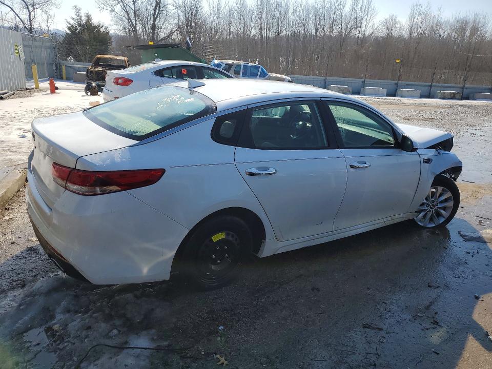 Photo 3 from auction – 2017 KIA OPTIMA with VIN 5XXGT4L35HG148142