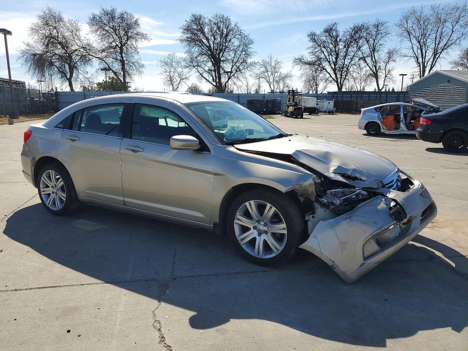 Photo 4 from auction – 2013 CHRYSLER 200 with VIN 1C3CCBAB7DN698510