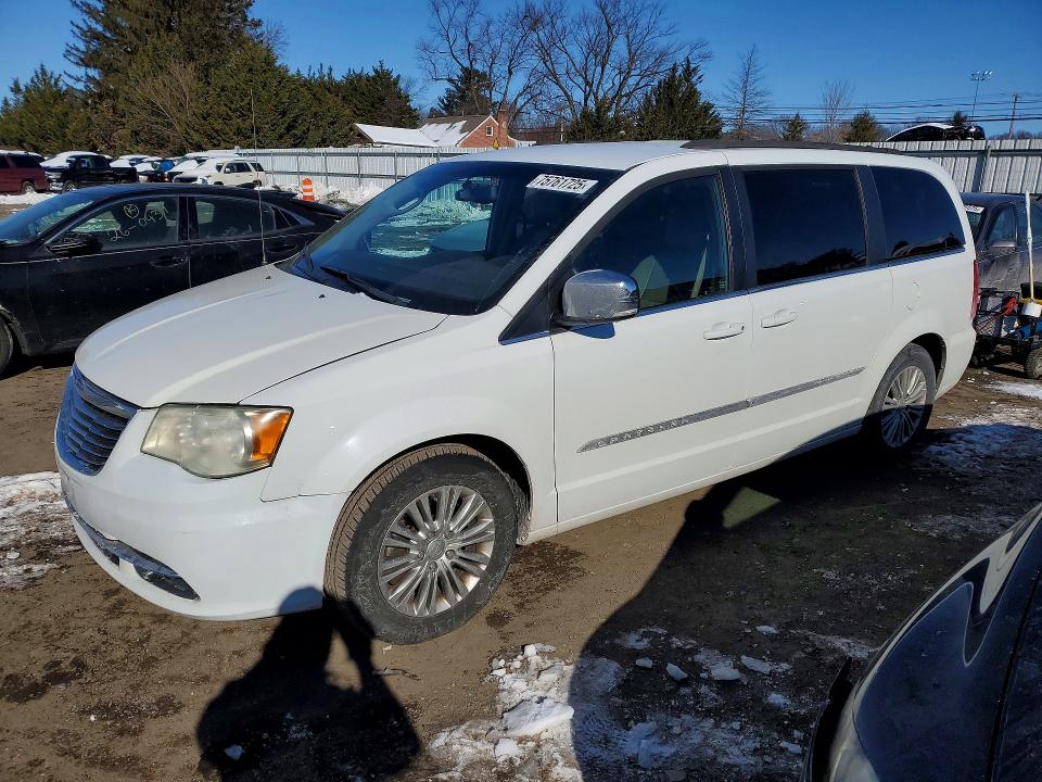 Photo 1 from auction – 2015 CHRYSLER TOWN & COU with VIN 2C4RC1CG1FR678090