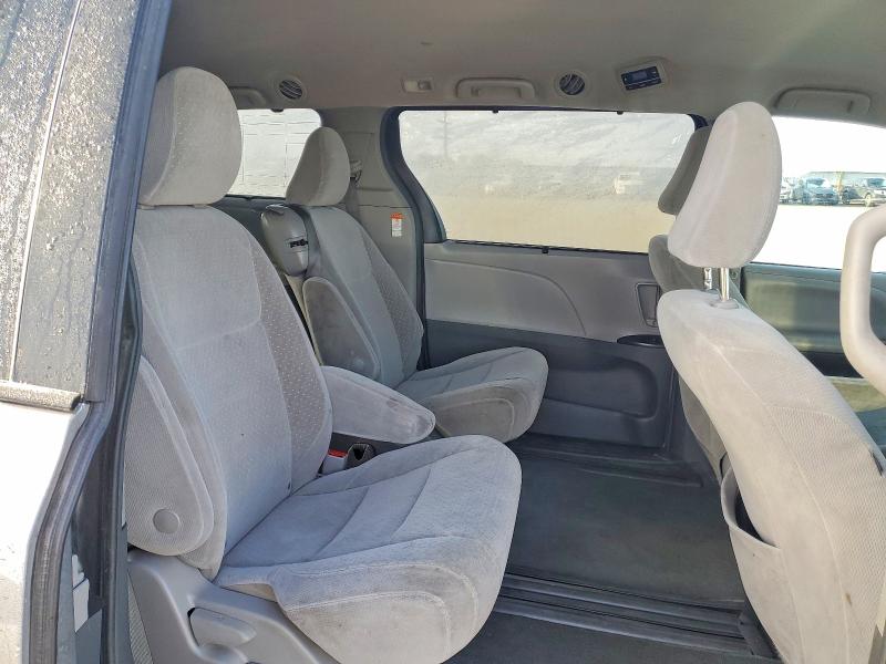 Photo 11 from auction – 2018 TOYOTA SIENNA LE with VIN 5TDKZ3DC7JS923773