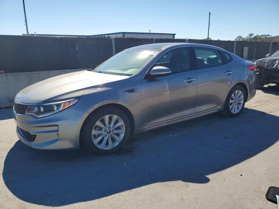 KIA OPTIMA 2017 con VIN 5XXGU4L32HG135653 - Foto de la subasta