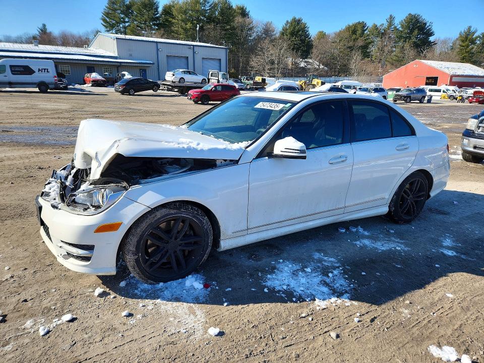 MERCEDES-BENZ C 300 4MAT 2014 with VIN WDDGF8AB5EG158558 - Photo from auction