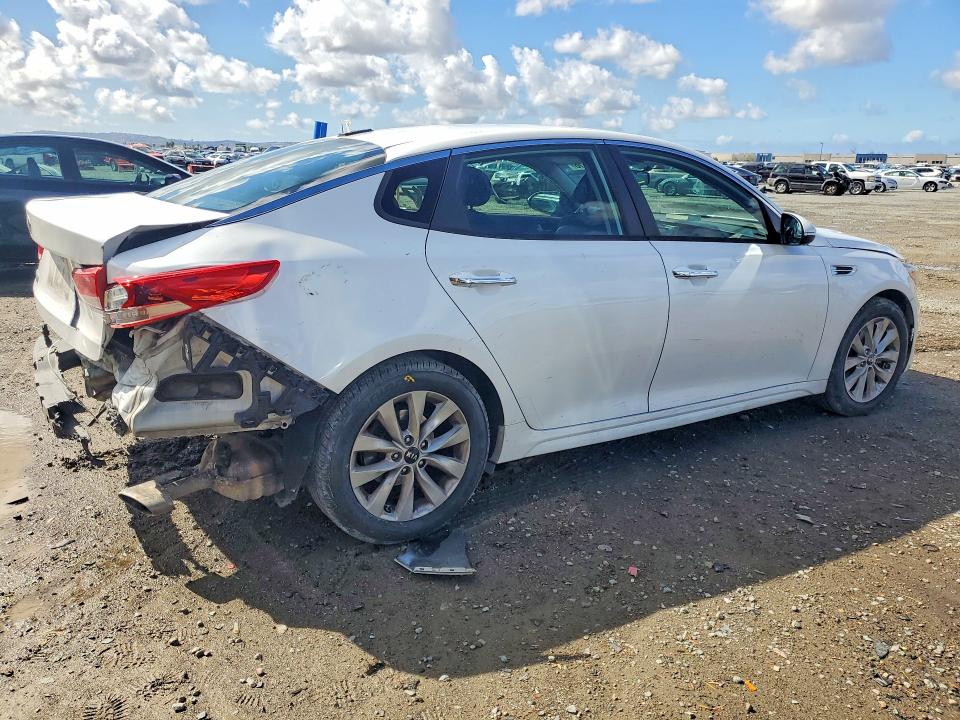 Photo 3 from auction – 2016 KIA OPTIMA with VIN 5XXGT4L32GG020889