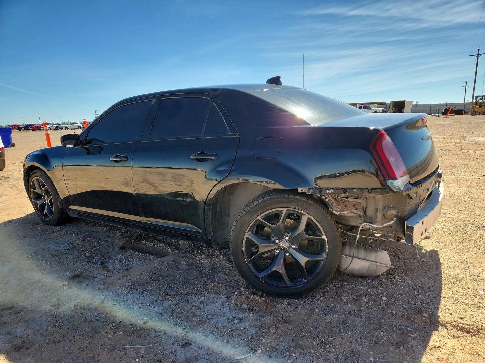 Photo 2 from auction – 2021 CHRYSLER 300 with VIN 2C3CCABG6MH529351