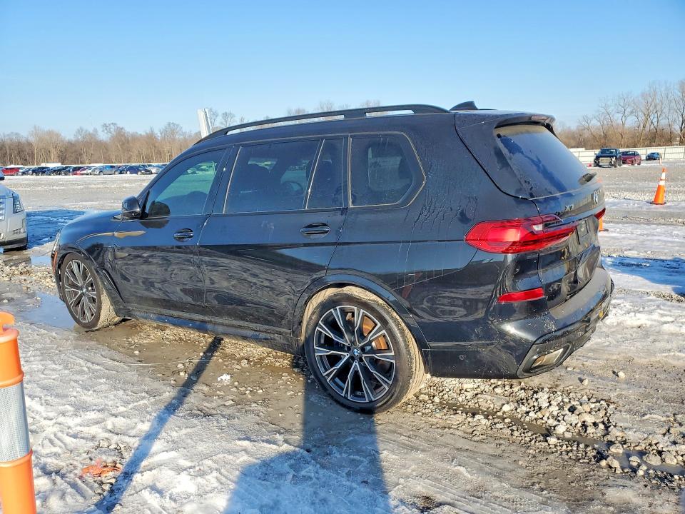 Photo 2 from auction – 2021 BMW X7 M50I with VIN 5UXCX6C08M9H52376