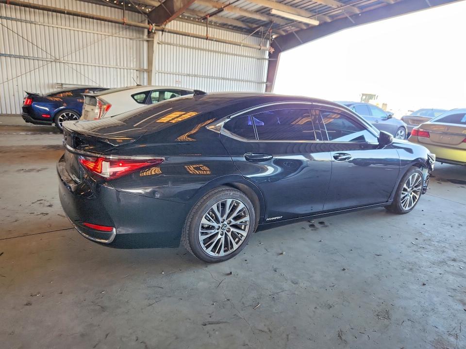 Photo 3 from auction – 2019 LEXUS ES 300H with VIN 58AB21B12KU001472