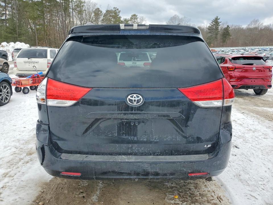 Photo 6 from auction – 2012 TOYOTA SIENNA LE with VIN 5TDKK3DC3CS200641