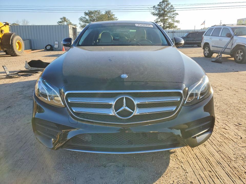 Photo 5 from auction – 2017 MERCEDES-BENZ E with VIN WDDZF4JB9HA093545