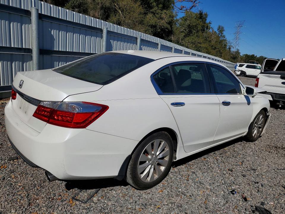 Photo 3 from auction – 2015 HONDA ACCORD with VIN 1HGCR2F87FA260072