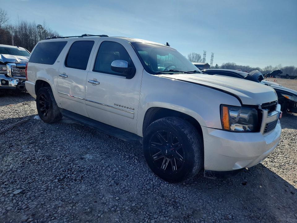 Photo 4 from auction – 2011 CHEVROLET SUBURBAN with VIN 1GNSKKE31BR329992