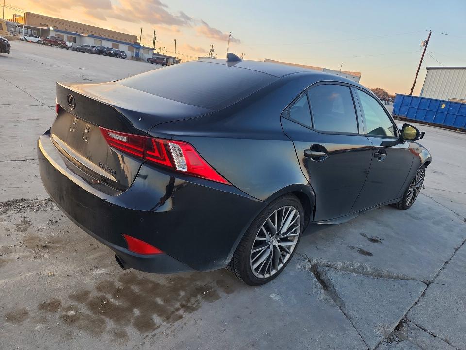 Photo 3 from auction – 2014 LEXUS IS with VIN JTHBF1D23E5006182