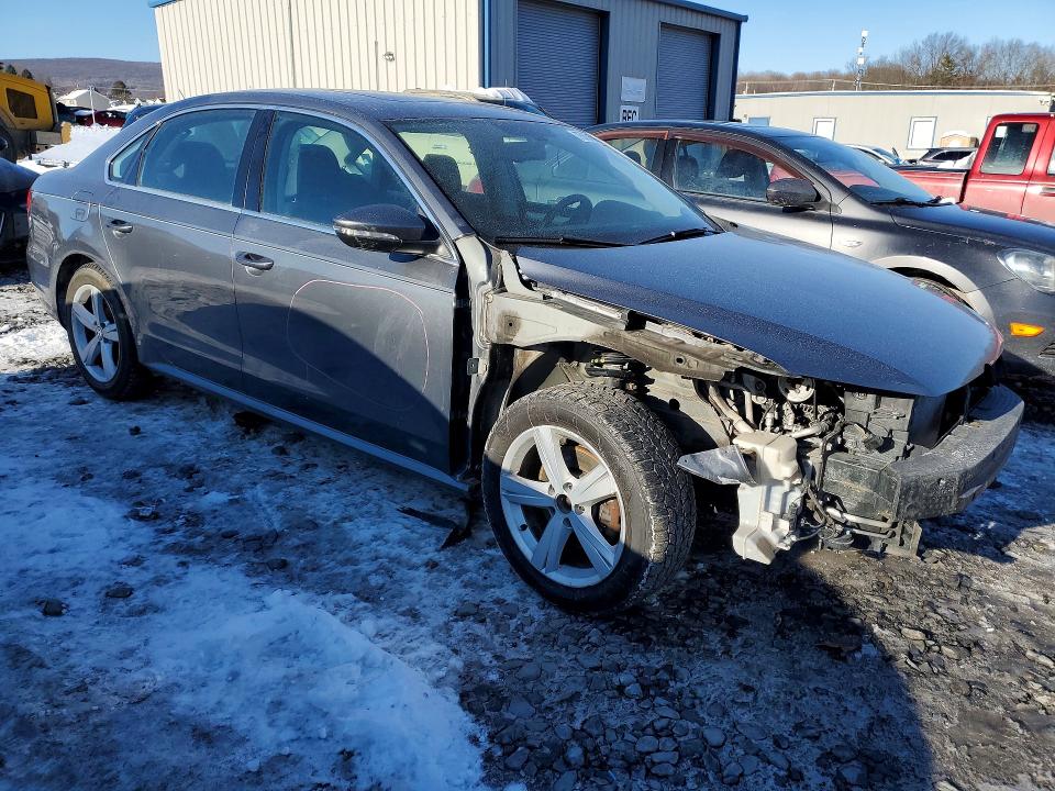 Photo 4 from auction – 2012 VOLKSWAGEN PASSAT SE with VIN 1VWBP7A33CC107095