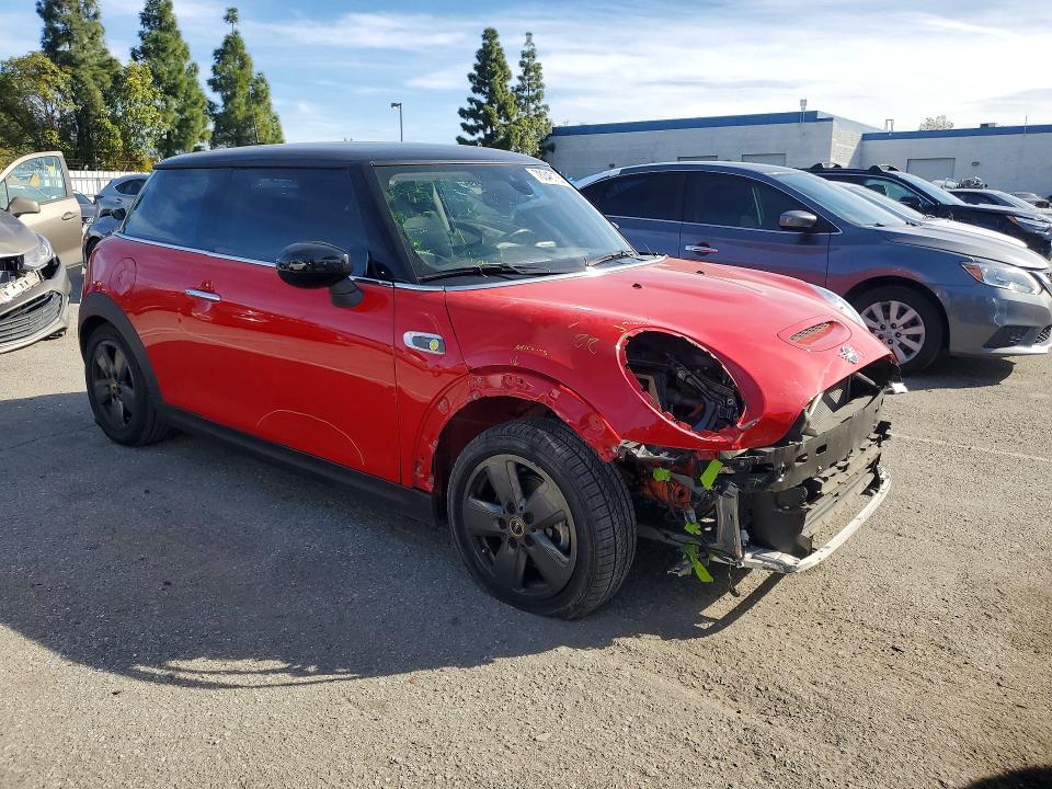 Photo 4 from auction – 2021 MINI COOPER with VIN WMWXP3C0XM2P38824