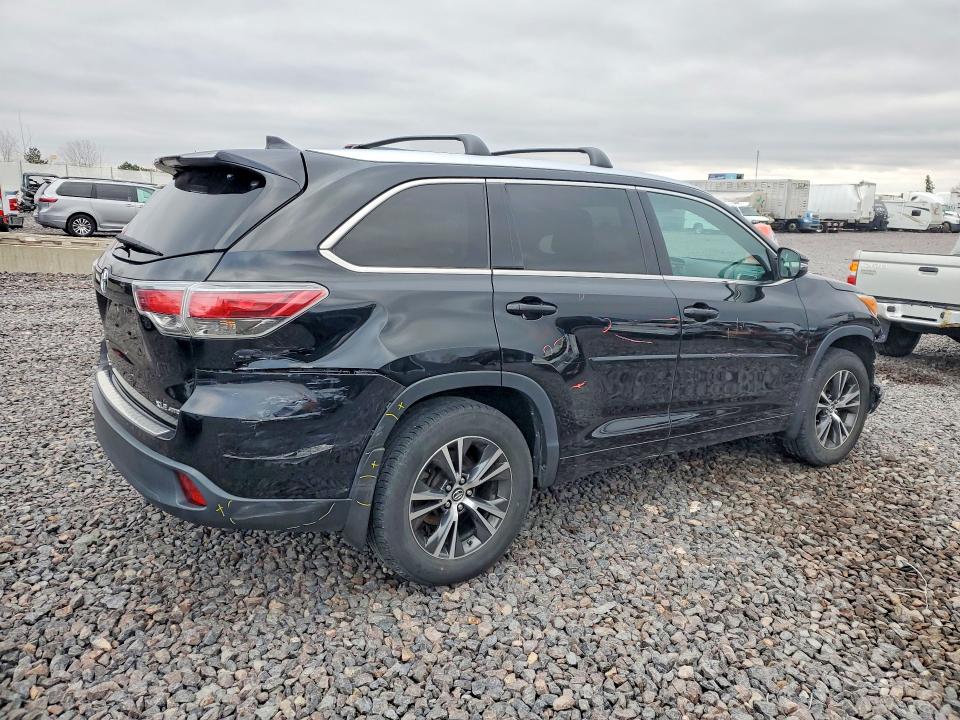 Photo 3 from auction – 2016 TOYOTA HIGHLANDER with VIN 5TDJKRFH9GS346779