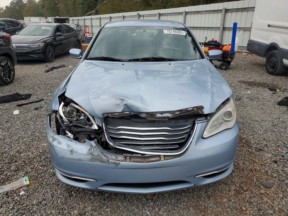 Photo 5 from auction – 2014 CHRYSLER 200 with VIN 1C3CCBAG2EN178471