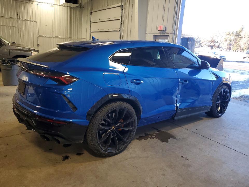 Photo 3 from auction – 2022 LAMBORGHINI URUS with VIN ZPBUA1ZL1NLA18765
