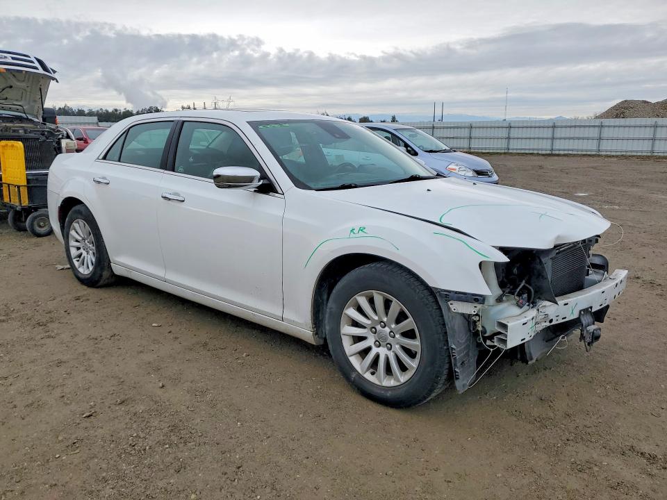 Photo 4 from auction – 2018 CHRYSLER 300 with VIN 2C3CCAEG0JH319836