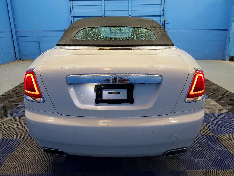 Photo 6 from auction – 2017 ROLLS-ROYCE DAWN with VIN SCA666D55HU107140